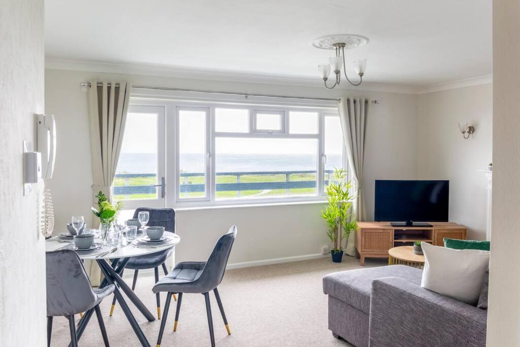 Panoramic Sea View Apartment Sleeps 4-Free Parking Bournemouth Kültér fotó